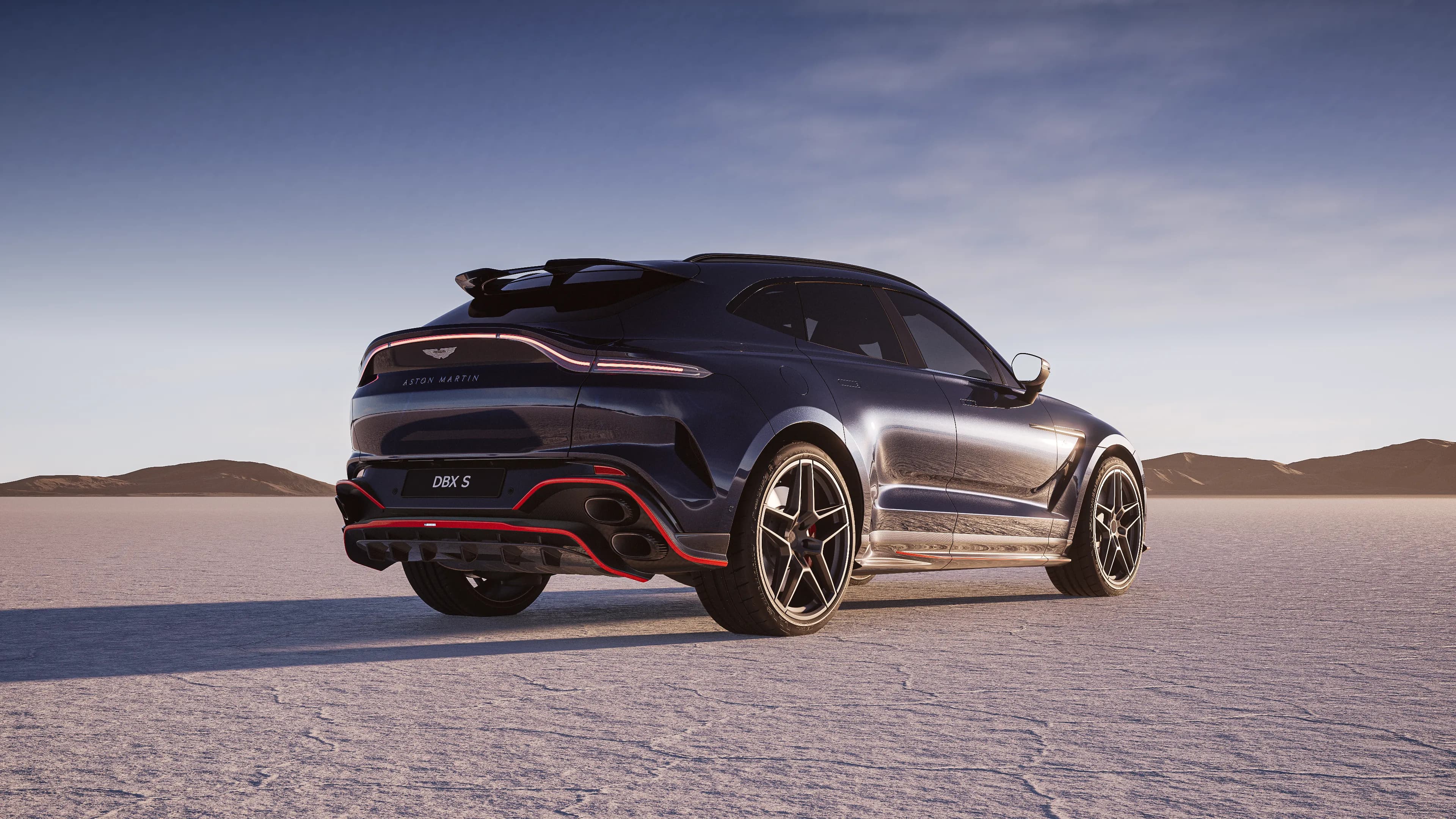 Aston Martin DBX 707 Fuoriserie